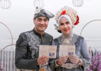 Umbar Kemesraan Gila-gilaan Setelah Sah Jadi Suami Istri, Venna Melinda dan Ferry Irawan Gak Sungkan Pamer Momen Kecupan, Warganet Auto Ingatkan Hal Ini!