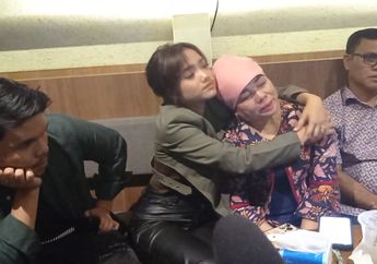 'Istri Orang!' Fuji Tegur Thoriq Halilintar yang Ingin Peluk Mertua Vanessa Angel, Adik Ipar Aurel Hermansyah Malah Singgung Soal Pernikahan