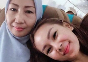 Mama Een Meninggal Dunia, Kalina Ocktaranny Bersyukur Bisa Kawal sang Ibunda Sebut Kalimat Syahadat