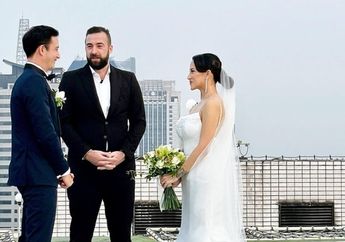 Lama Menduda, Mike Lewis Akhirnya Resmi Nikahi Kekasihnya di Atas Helipad