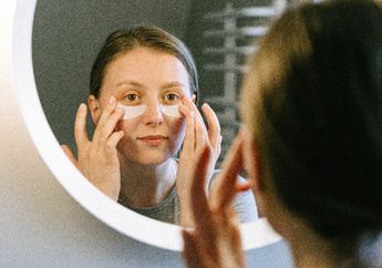 Tak Perlu Krim Mahal, Cukup Lakukan 3 Pijatan Ringan Ini untuk Menghilangkan Kantung Mata