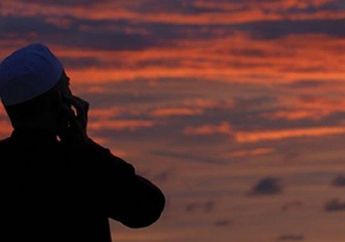 Kacau! Satu Negara Batal Puasa Gegara Azan di Radio yang Diputar 4 Menit Lebih Awal, Penyiar Minta Maaf dan Ngaku Lalai: Dengan Rendah Hati..