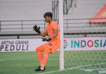 Ernando Ari Kiper Nomor Satu Indonesia, Tapi Hanya Kiper Nomor Dua di Persebaya?