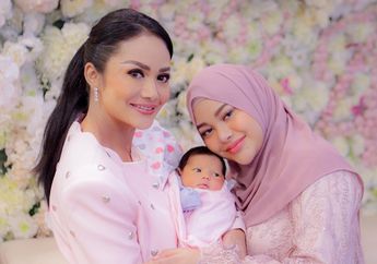 Begini Momen Manis Krisdayanti Asuh Baby Ameena, Gantikan Atta Halilintar dan Aurel Hermansyah Jemur sang Cucu di Pagi Hari, Netizen Berikan Pujian
