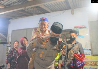 Aksi Kapolres Situbondo Gendong Nenek 70 Tahun ke Lokasi Vaksinasi hingga Berbagi Takjil dan Masker