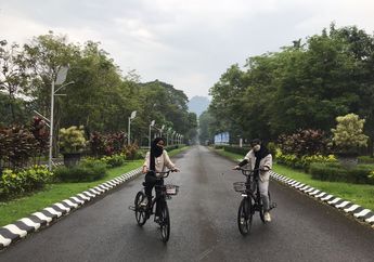 Menikmati Alam Indah dan Bersantai dengan Sepeda Listrik di Kebun Raya Purwodadi, Pasuruan, Jawa Timur