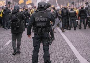 Jaga Demo Mahasiswa 11 April 2022, Anggota Brimob Ini Justru Ungkap Isi Hati, Keberatan Harga Barang Kebutuhan Pokok Naik hingga Puji Tuntutan Mahasiswa yang Sesuai Hati Nuraninya