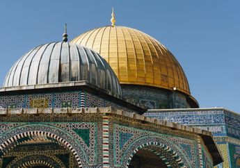 Mencekam, Ribuan Jamaah Salat Subuh di Masjid Al Aqsa Ini Justru Terlibat Aksi Saling Serang dengan Polisi Israel, 152 Orang Terluka Akibat Lemparan Granat hingga Terkena Peluru Karet