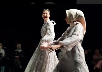 Intip Anggun dan Cantiknya Senyum Raline Shah Saat Tampil di Indonesia Fashion Week 2022