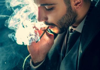 Bolehkah Merokok Saat Puasa di Bulan Ramadan 2022? Ternyata Ini Hukumnya Bagi Perokok Aktif dan Pasif