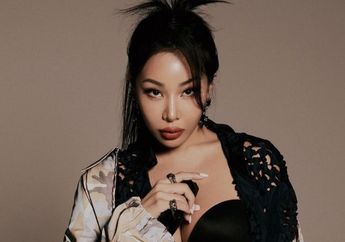 Ibunya Jauh-jauh Datang dari Amerika untuk Mendukungnya, Jessi Si Rapper Nyentrik Ini Auto Nangis di Panggung Yoo Hee Yeol's Sktechbook