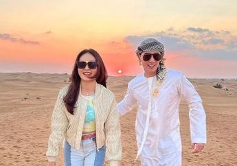 Hilal Naik Pelaminan Makin Nampak? Verrell Bramasta dan Natasha Wilona Asyik Melancong Bareng Keluarga, Benda Couple Keduanya Ini Bikin Salfok: Cie Kembaran Wilver!