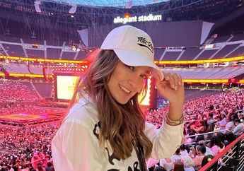 'Difotoin Sama Model Papan Atas' Jadi Tukang Foto di Las Vegas, Aksi Totalitas Luna Maya Membantu ARMY Mengambil Gambar Viral, Netizen Sampai Geleng-geleng Saksikan Effortnya!