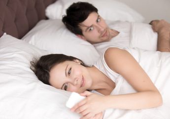 Dituding Selingkuh Gegara Ketahuan Kirim Pesan dengan Istri Tetangga, Ketua RT Ini Langsung Dianiaya hingga Kena Sabet Parang!