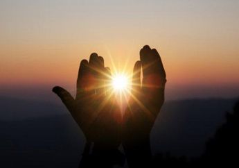 Dapatkan Lailatul Qadar di Ramadan 2022, Berikut 10 Kumpulan Doa yang Disunnahkan untuk Dibaca di 10 hari Terakhir Pada Bulan Suci Ramadan