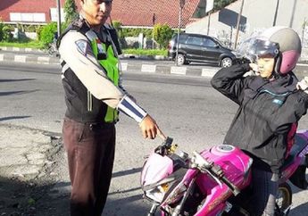 Arti Mimpi Ditilang Polisi Jadi Pertanda Kurang Baik, Waspada dengan Hubungan Asmara yang Sedang Dijalani!