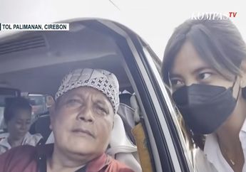 Haru! Terpaksa Tak Bisa Pulang Kampung Gegara Harus Bertugas, Jurnalis Ini Justru Bertemu Orang Tua di Gerbang Tol Palimanan saat Liput Arus Mudik