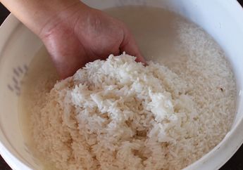 Gak Banyak Orang Tahu! Air Bekas Cucian Beras Ternyata Bisa Bikin Efek ini Buat Badan Ngalahin Lulur dan Skincare, kok Bisa?