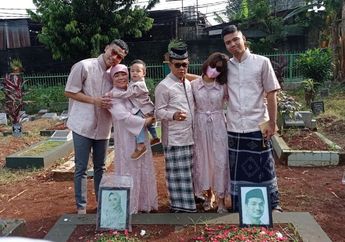 Ziarah ke Makam Vanessa Angel, Haji Faisal Ayah Bibi Ardiansyah Tak Kuasa Menahan Tangis