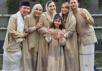 Dua Tahun Tertahan Pandemi, Ayu Ting Ting Senang Bisa Salat Ied di Masjid dan Kumpul Bersama Keluarga 