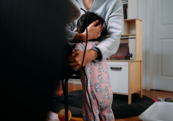 Ibu dan 2 Balitanya Jadi Saksi Pembunuhan, Anaknya Merangkak di Kaki Pelaku untuk Menyelamatkan Diri