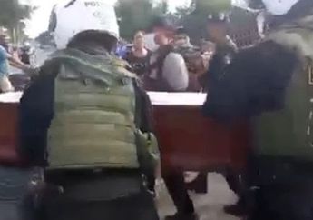 Suara Ketukan Misterius Terdengar, Pelayat yang Hadir di Pemakaman Syok Saat Buka Peti Mati Lantaran Jenazah Korban Kecelakaan Tragis Tiba-tiba Kembali Hidup!