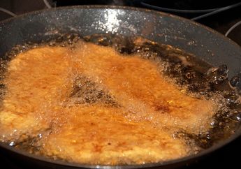 Dipakai Berkali-kali Minyak Goreng Tidak Menghitam, Ternyata ini Rahasia yang Sering Dipakai Pedagang Gorengan!