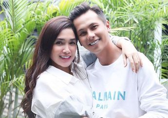 Andhika Pratama Pamer Foto Keluarga Besar, Kecantikan Putri Ussy Sulistiawaty Bikin Salfok, Disebut Mirip Bae Suzy