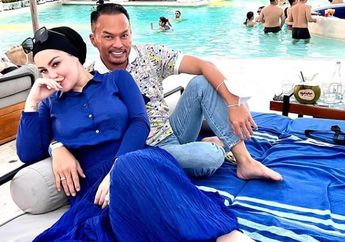 Pilih Sembunyikan Batang Hidungnya dari Layar Kaca, Jennifer Dunn Kini Kepergok Makan di Warung Pinggir Jalan Bareng Faisal Harris, Tengok Potretnya!