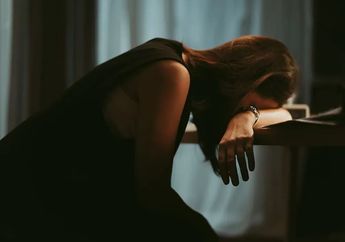 Arti Mimpi Mantan Pacar Menangis Sendu Ternyata Punya Makna Tak Terduga Ini, Belum Move On?