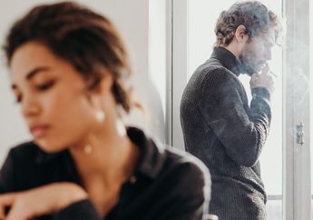 Bikin Ngakak! Gak Rela Lakinya Duet Bareng Biduan Cantik, sang Wanita Nekat Lakukan Hal Ini, Pasangannya Langsung Mati Kutu