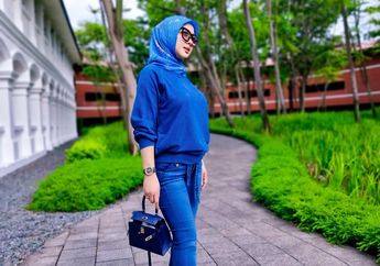 Referensi OOTD Hijab Serba Biru ala Princess Syahrini, Tampil Anggun dan Berkelas dengan Berbagai Gaya!