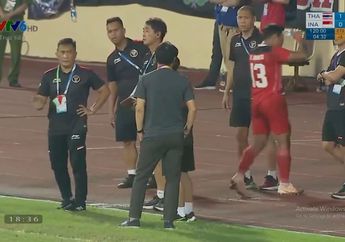 Tatapan Tak Percaya Shin Tae-yong, Sosok Sekelas Rachmat Irianto Bisa Piting Pemain Lawan dan Kena Kartu Merah