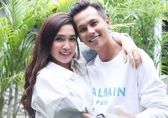 Bak Rakyat Jelata, Ussy Sulistiawaty Tak Malu Tampil Begini di Rumah Mewahnya saat Suapi Andhika Pratama