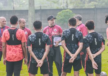 Thomas Doll Gigit Jari, Persija Dipastikan Kehilangan Satu Pilar Penting hingga Awal Liga 1