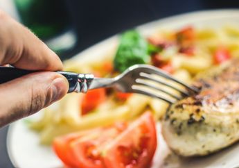 Maksud Hati Ingin Ejek Wanita yang Ambil Banyak Makanan di Pesta Pernikahan, Netizen Ini Malah Kena Batunya hingga Tuai Hujatan Gegara Jadikan Konten