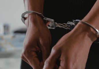 Viral Pria Jambret Ponsel Seorang Wanita Sambil Pura-pura Cek Bensin Motor, Polisi Gerak Cepat Ringkus Pelaku hingga Tembakkan Timah Panas Gegara Hal Ini