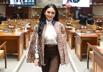 Bak Kenakan Gaun Pengantin, Krisdayanti Tampil Menawan dan Awet Muda Saat Bernyanyi di Hotel Bintang Lima!