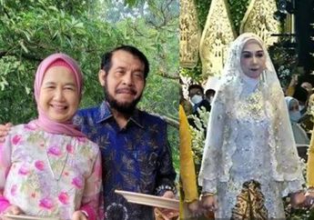 Pernikahannya Saja Dihadiri Para Pejabat Elite Sampai Menteri, Ternyata Ini Souvenir Pernikahan Adik Presiden Jokowi dan Ketua MK yang Tak Main-main, Isinya Wow Banget!