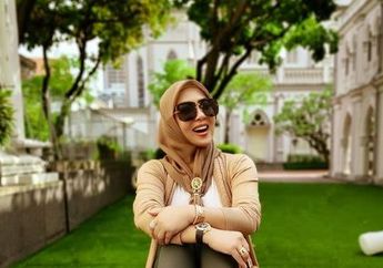 Istri Konglomerat Tajir Tak Gengsi Ngemper Manja di Singapura, Penampilan Cetar Syahrini Berbalut Outfit Serba Merah Ini Bak Ibu Pejabat, Tengok Gayanya