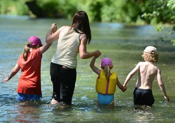 Bukan Hanya Ancaman Terseret Arus, Ternyata Ini Bahaya Berenang di Sungai Bagi Kesehatan yang Tidak Boleh Disepelekan