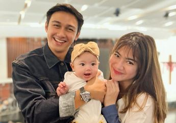 Disaksikan Ribuan Penonton, Begini Hebohnya Felicya Angelista Umumkan Hamil Anak Kedua di Konser Rossa