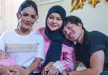Wajahnya Selalu Mentereng Full Riasan Saat Gendong Cucu, Krisdayanti Tak Terima Dituduh Aurel Hermansyah Jadi Pemicu Pipi Ameena Iritasi, sang Diva: Enak Aja!