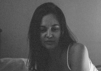 Gegerkan Satu Negara Setelah Tampil Seksi untuk Majalah Playboy, PNS Cantik ini Dapat Kecaman dari Warga