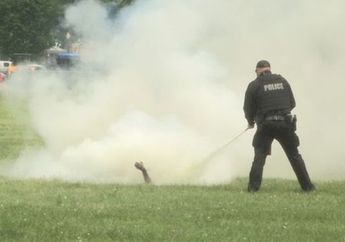 Nekatnya Keterlaluan! Berdiri Tegak Tunjukkan Aksi Protes, Pria Ini Membakar Dirinya Sendiri di Depan Istana Kepresidenan Amerika Serikat!