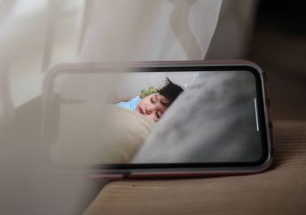 Niatnya Pasang CCTV  untuk Pantau Anak, Ibu ini Dibuat Ketakutan saat Lihat Monitor Bayi