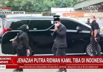 Prosesi Serah Terima Jenazah Emmeril Kahn Mumtadz, Ridwan Kamil Didampingi Mensesneg Pratikno dan Menteri BUMN Erick Thohir