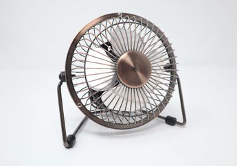 4 Langkah Membersihkan Kipas Angin Tanpa Harus Dibongkar dan Merakit Ulang, Bebas Debu Pasti Kinclong Seperti Baru!