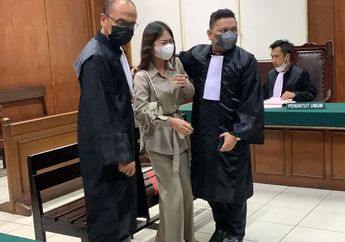 Tangis Ayu Thalia Pecah Saat Divonis 6 Bulan dan Masa Percobaan 10 Bulan