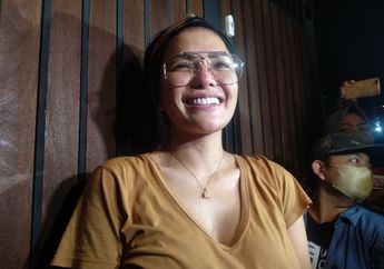 Ekspresi Bahagia Nikita Mirzani Dipulangkan Setelah Dijemput Paksa, Langsung Cium Sahabat